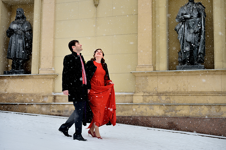 Свадебная прогулка зимой в снегопад.