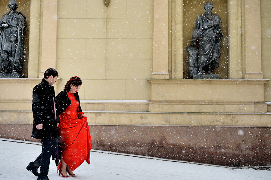 Свадебная фотосессия зимой в снегопад.